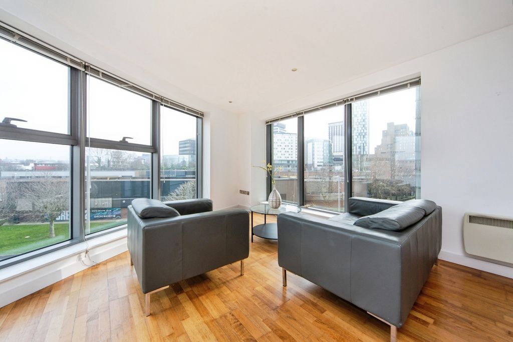 Property photo 2 of 19 Pbox-Img.Jpg