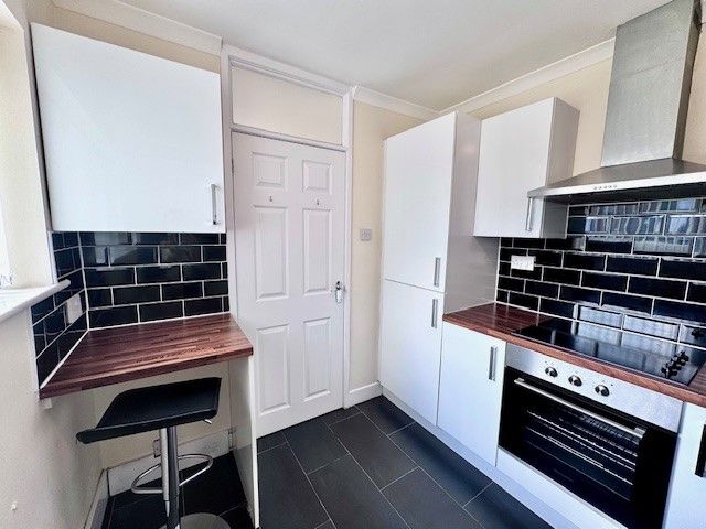 Property photo 3 of 11 Kitchen.1