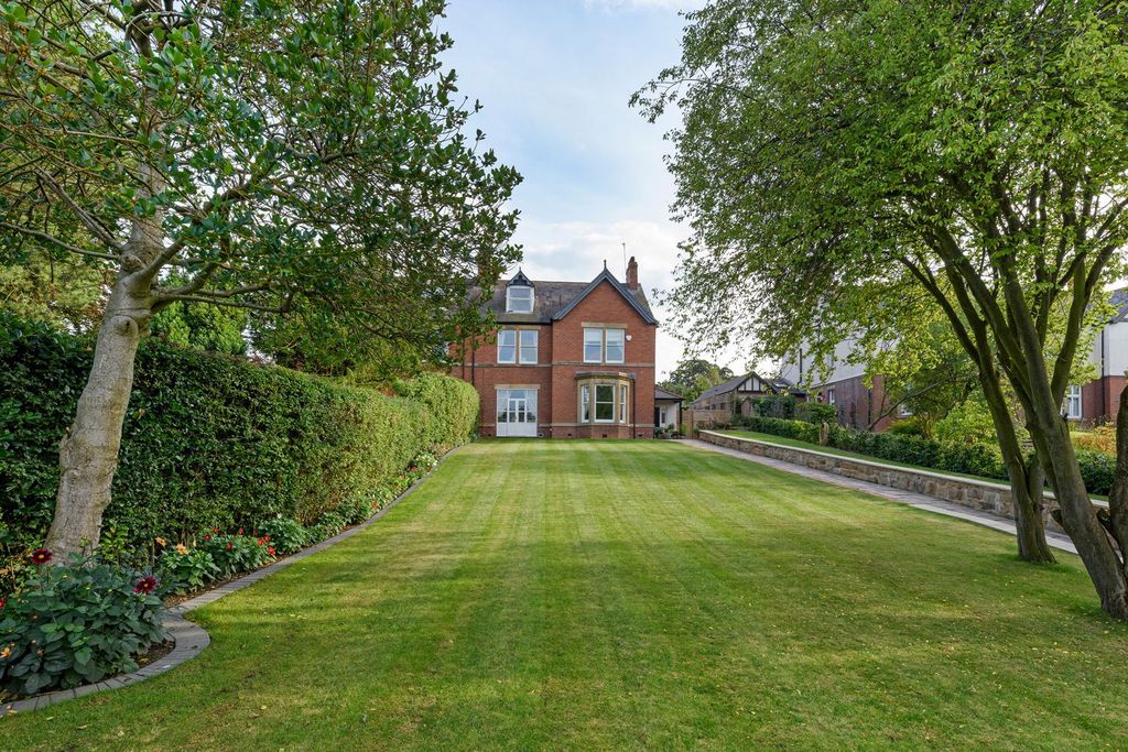 Property photo 3 of 48