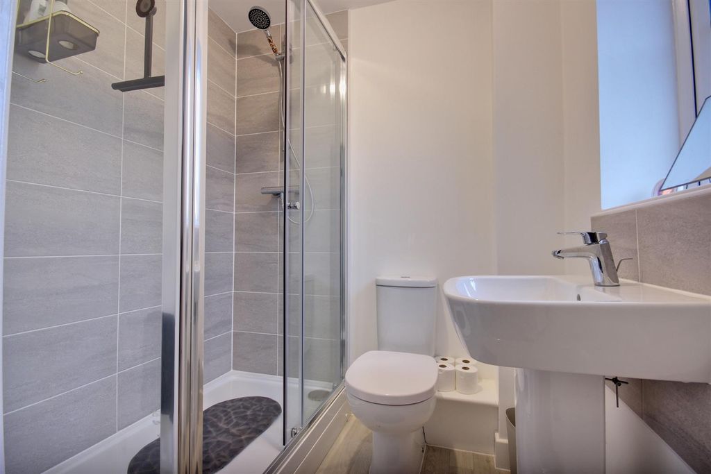 Property photo 3 of 10 Foster Grove (5).Jpg