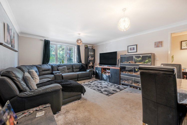 Property photo 2 of 21