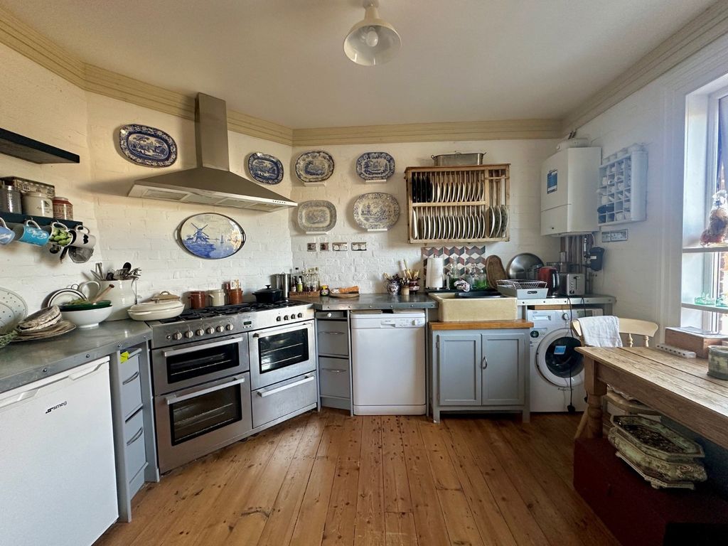 Property photo 2 of 16 Picture No. 23