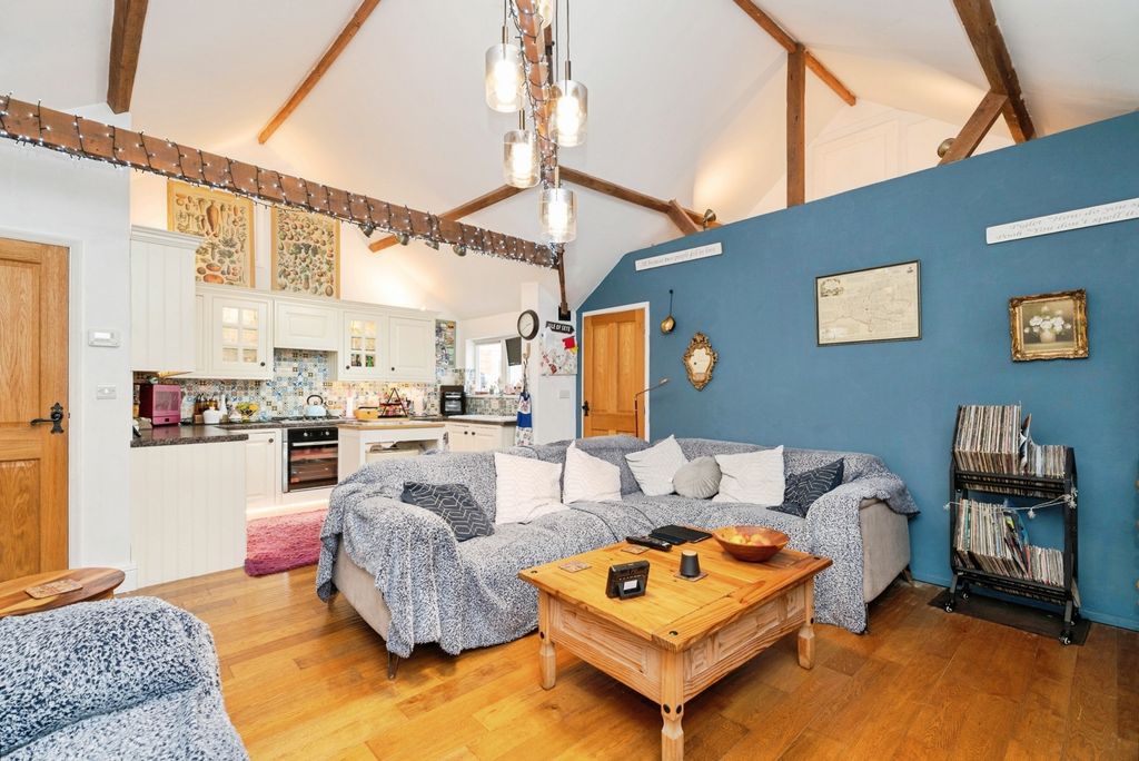 Property photo 3 of 16 Photo