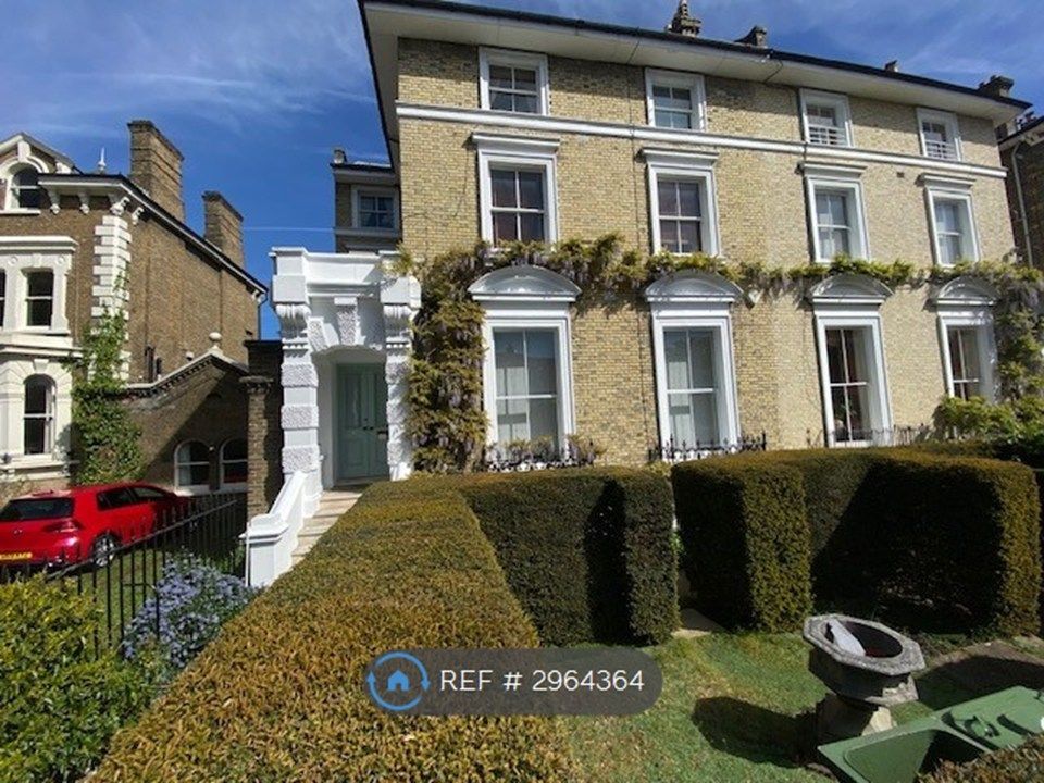 Property photo 1 of 18 Garden Flat Located In This House
