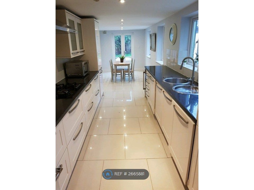 Property photo 3 of 6 Kitchen