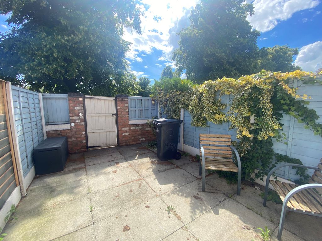 Property photo 2 of 10 Garden