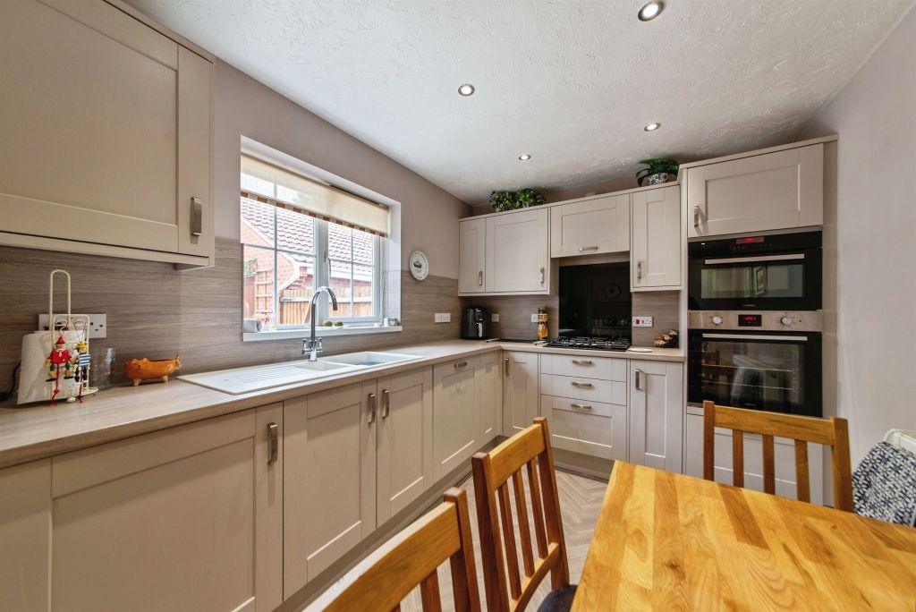 Property photo 2 of 25