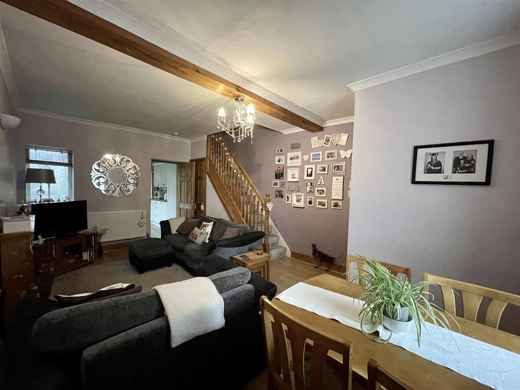 Property photo 2 of 17 Lounge