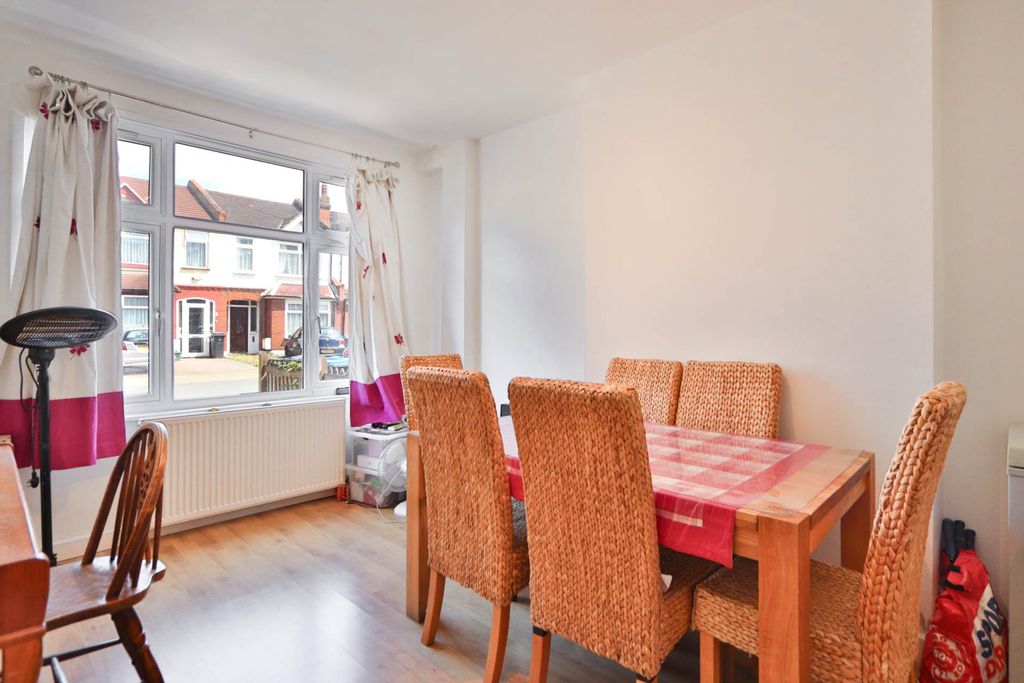 Property photo 2 of 11