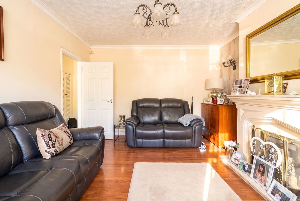 Property photo 3 of 27