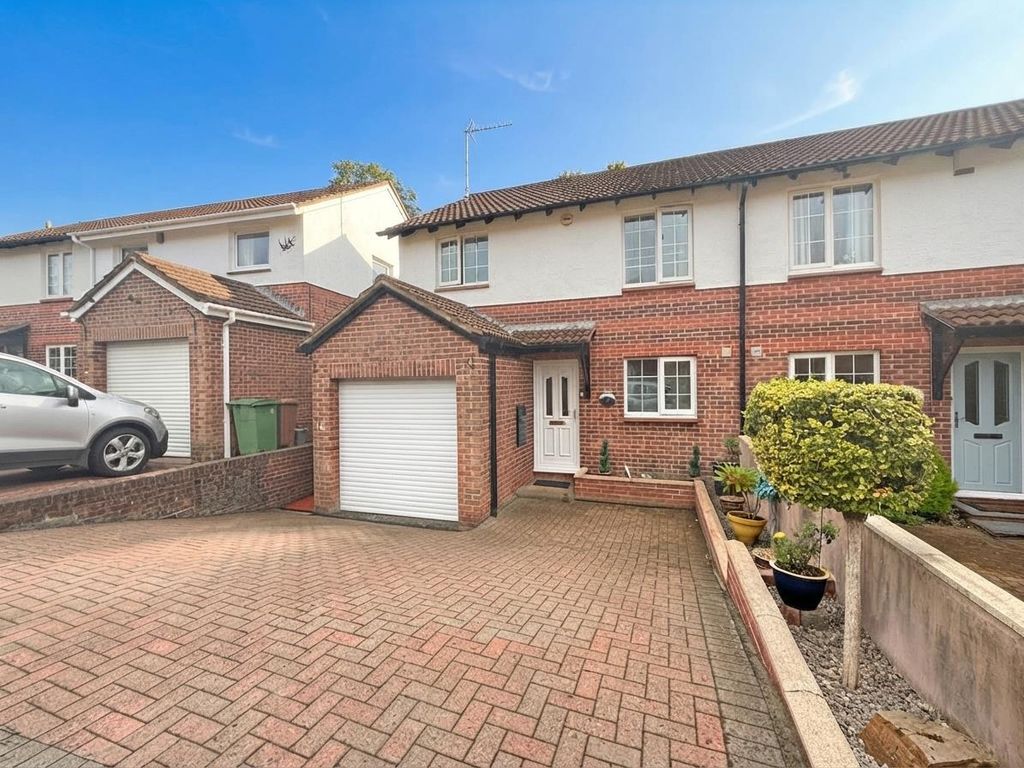 Property photo 1 of 16 Canterbury Drive 16 - Front.Jpg