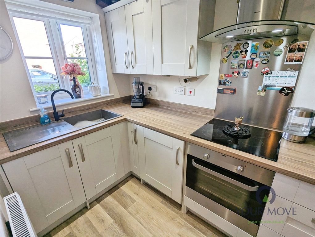 Property photo 3 of 16 Kitchen