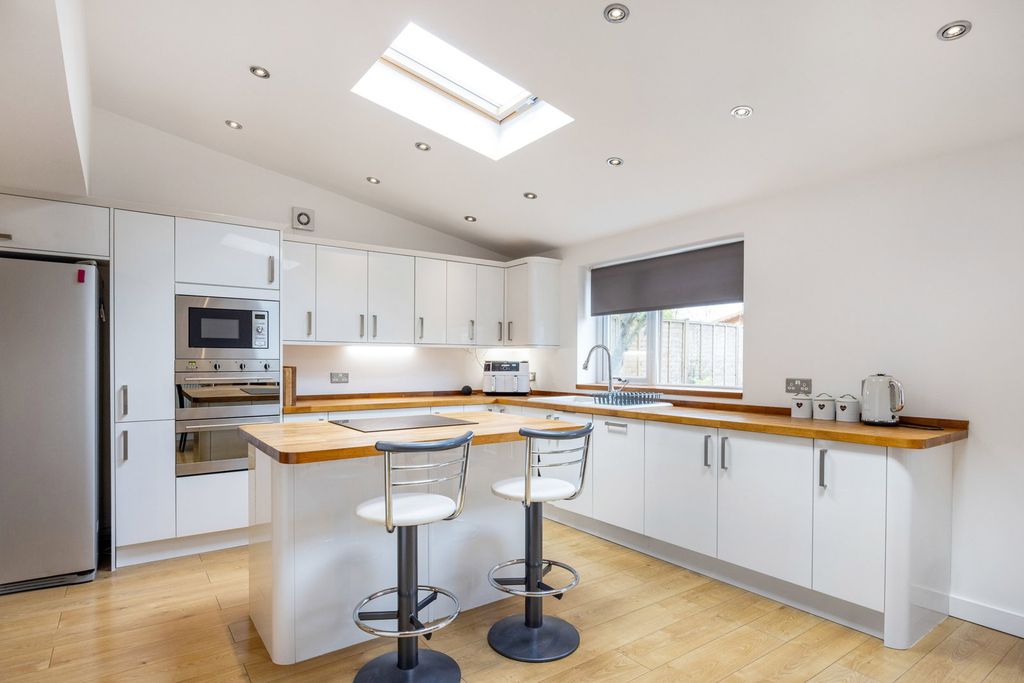 Property photo 2 of 22