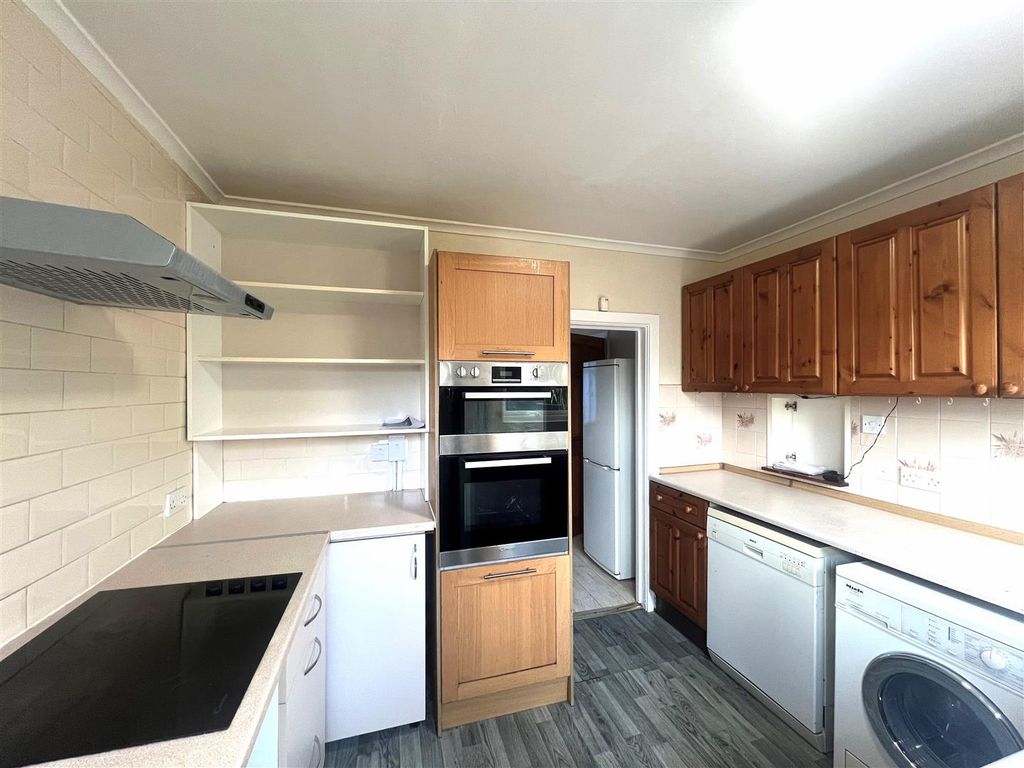 Property photo 3 of 9 Coopers Estate Agents