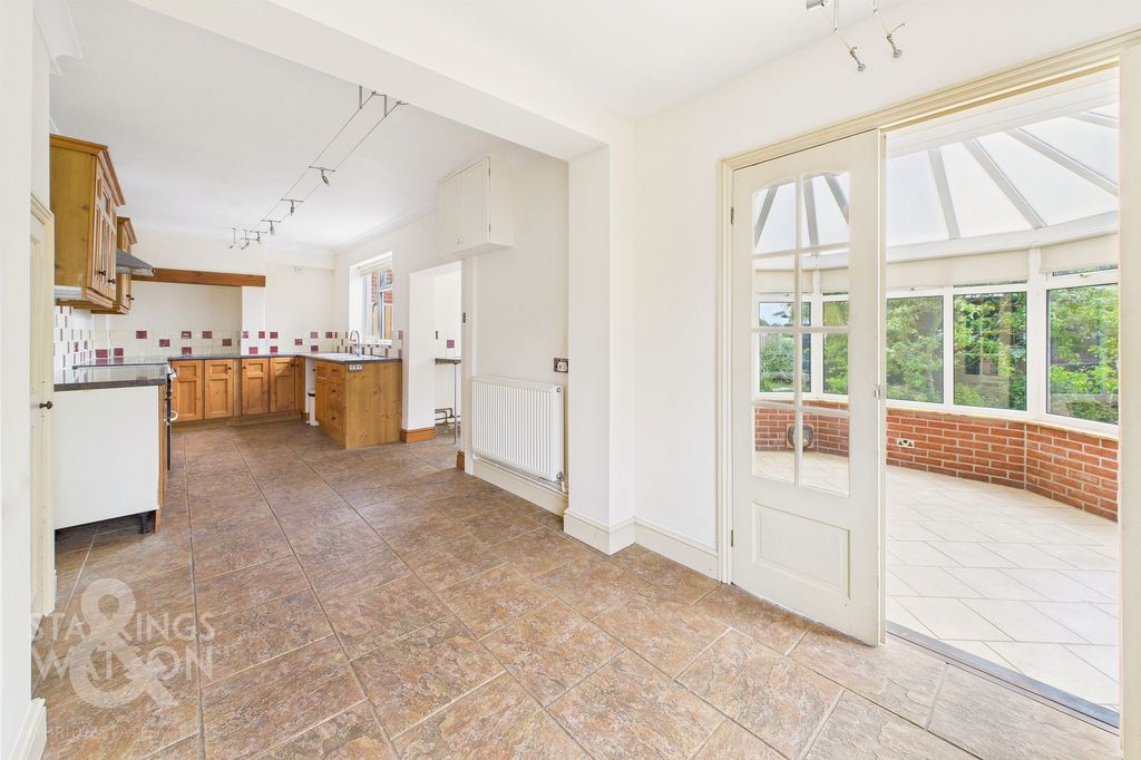 Property photo 3 of 24