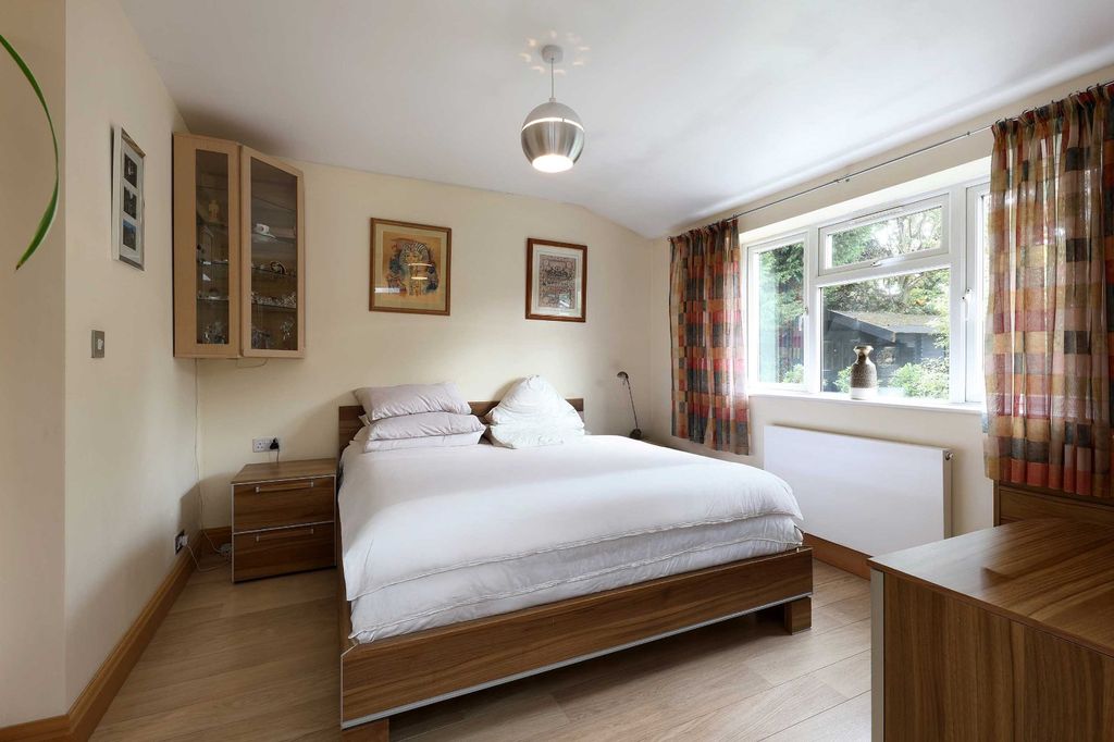 Additional image 21 of 6 bed detached house for saleSeeleys Close, Beaconsfield, Buckinghamshire HP9
