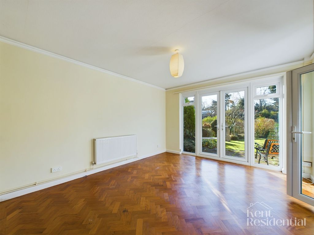 Property photo 3 of 14 Dining Room