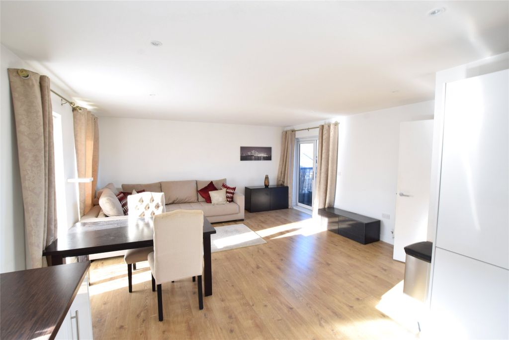 Property photo 2 of 8 Lounge