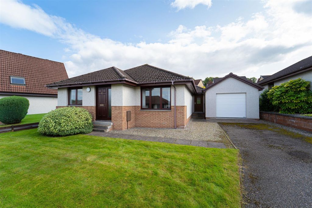 Property photo 1 of 17 44 Boswell Road, 3 Bed Detached Bungalow With Gara