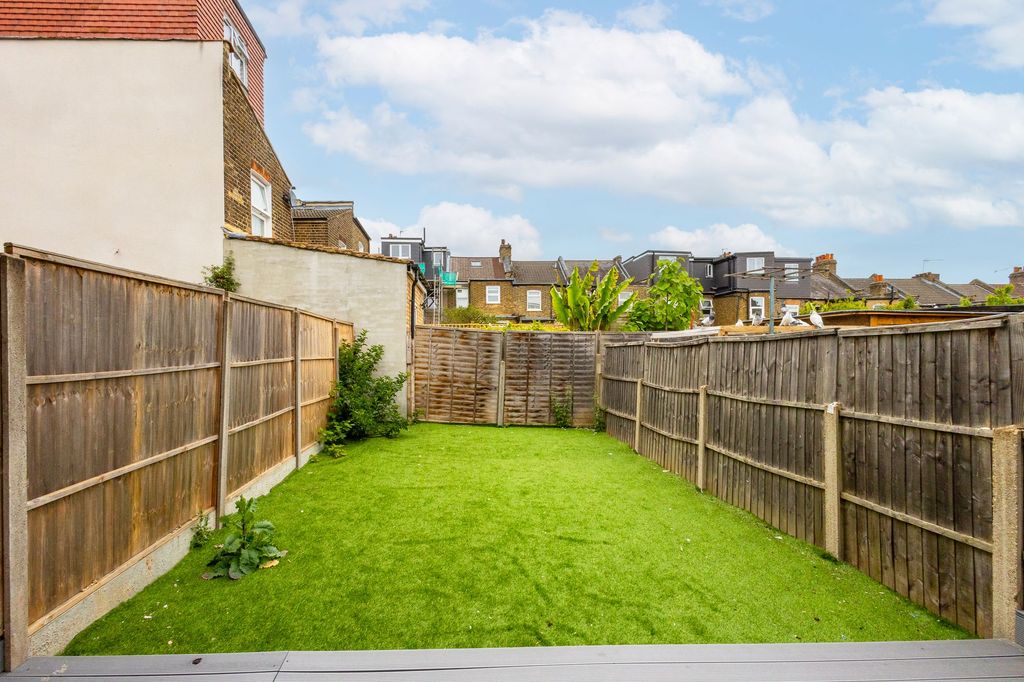 Property photo 2 of 17