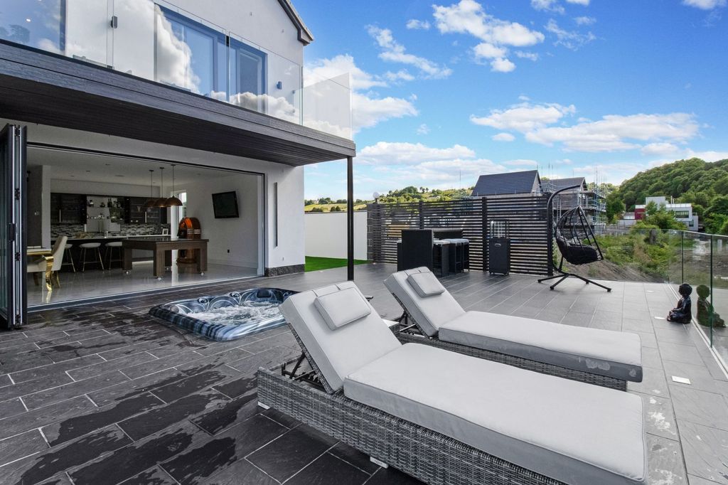 Property photo 2 of 38