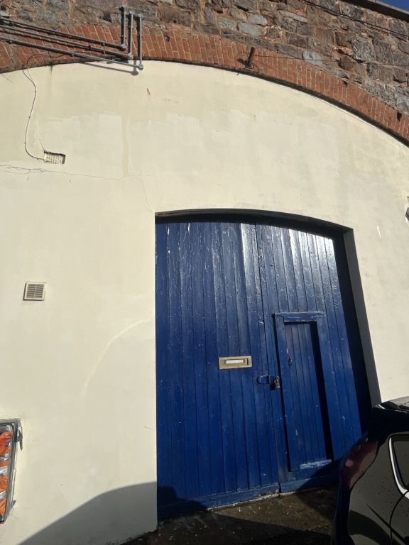 Property photo 1 of 1 The Front Of An Arch.