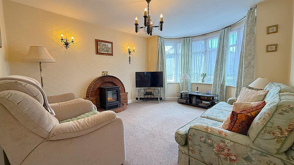 Property photo 2 of 34 Fullsizerender - 2026-04-07T155255.738.Jpeg