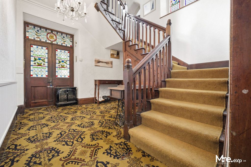 Property photo 3 of 40