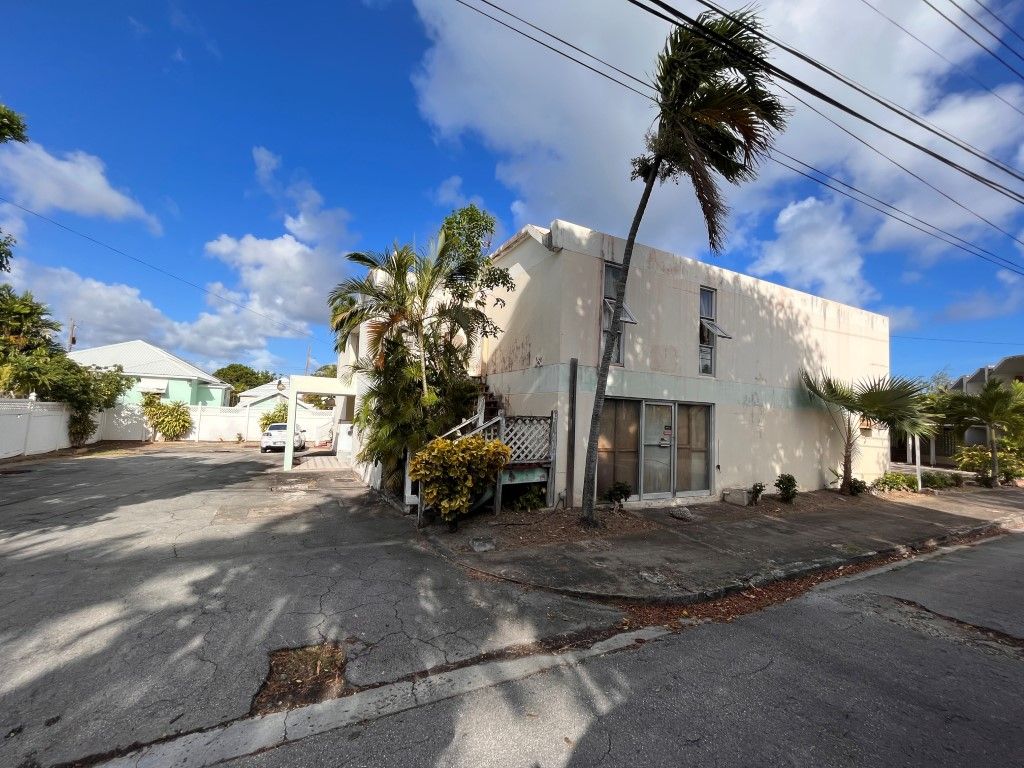 Property photo 1 of 8