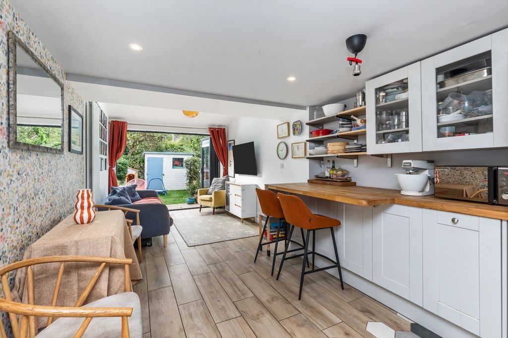 Property photo 2 of 14 5533064