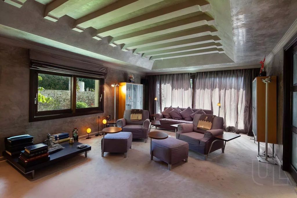 Property photo 3 of 35