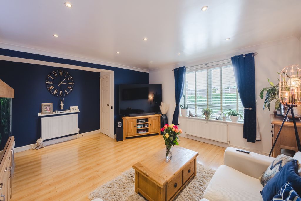 Property photo 2 of 30 250728W011