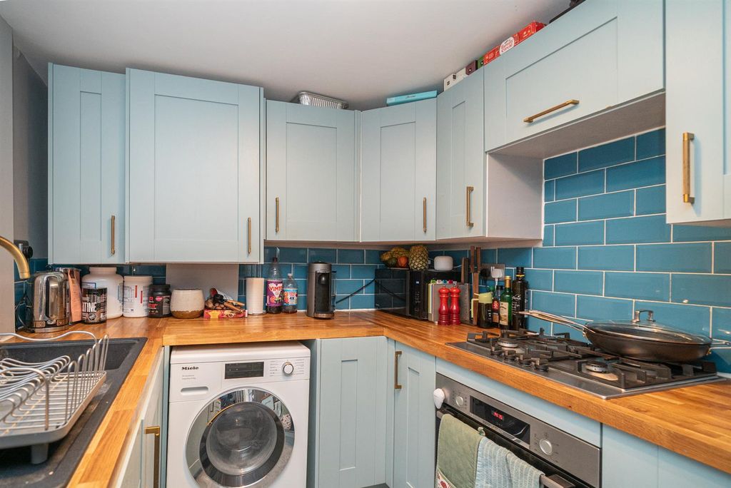 Property photo 3 of 19 60-Alexandra-Road-02980.Jpg