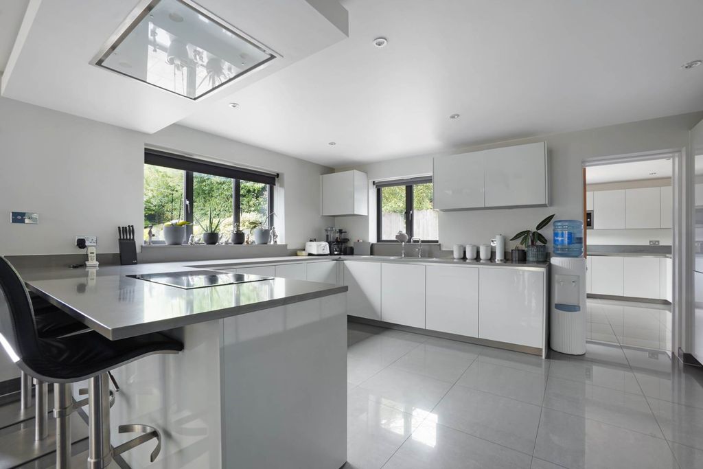 Property photo 3 of 35