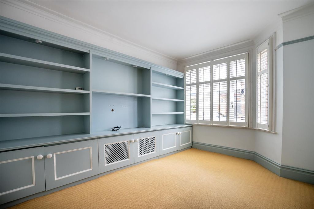 Property photo 2 of 15 North Parade (1 Of 24).Jpg