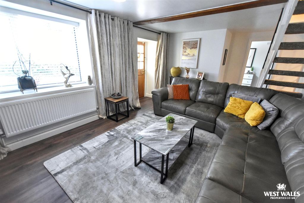 Property photo 3 of 25 18.Jpg