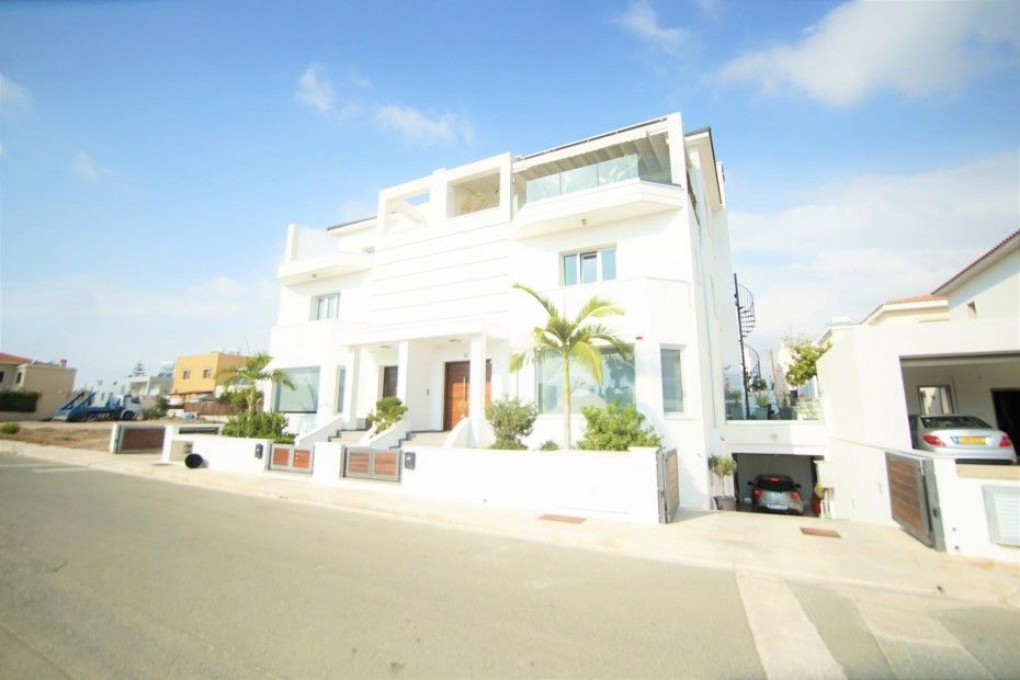 Property photo 1 of 30