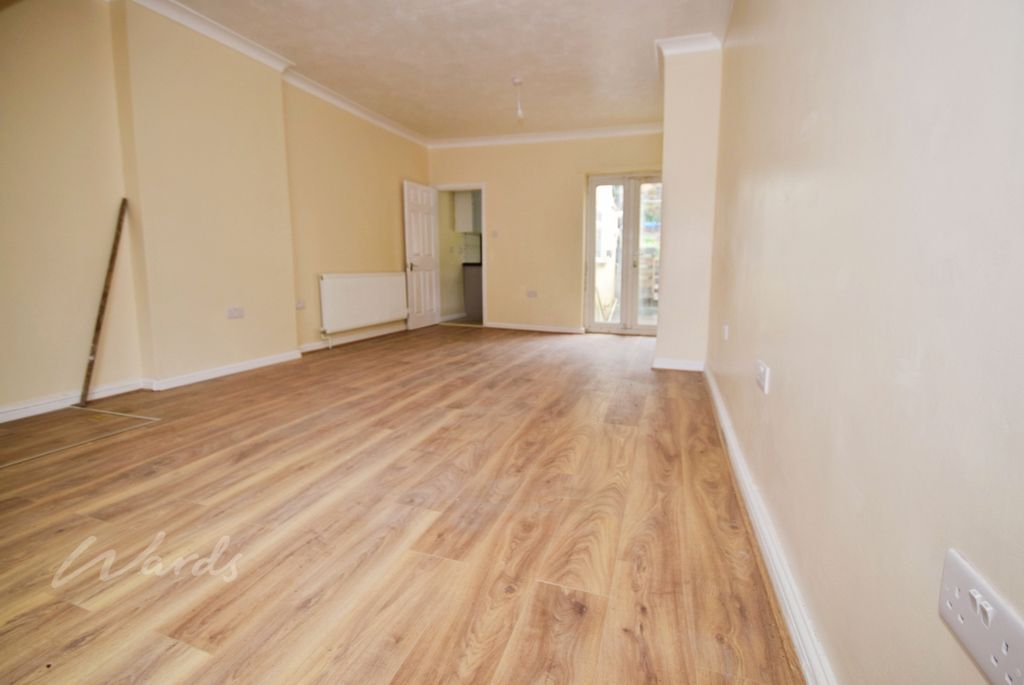 Property photo 3 of 7 Luton Lounge