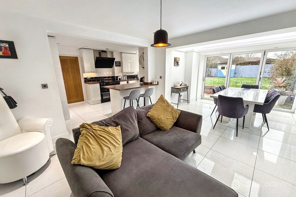 Property photo 2 of 24 4235884