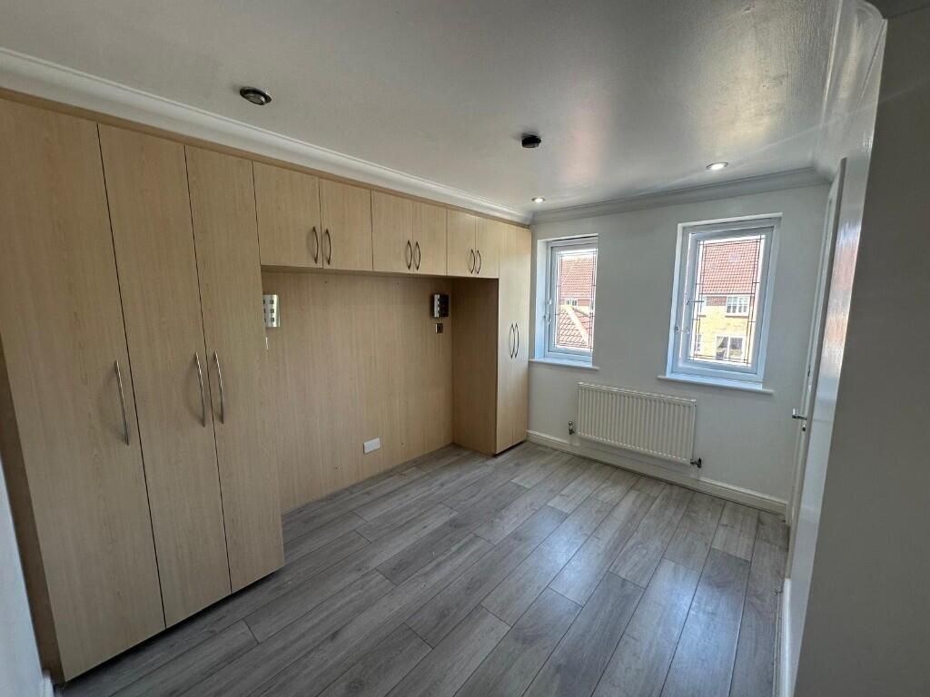 Property photo 2 of 18 Bedroom 1