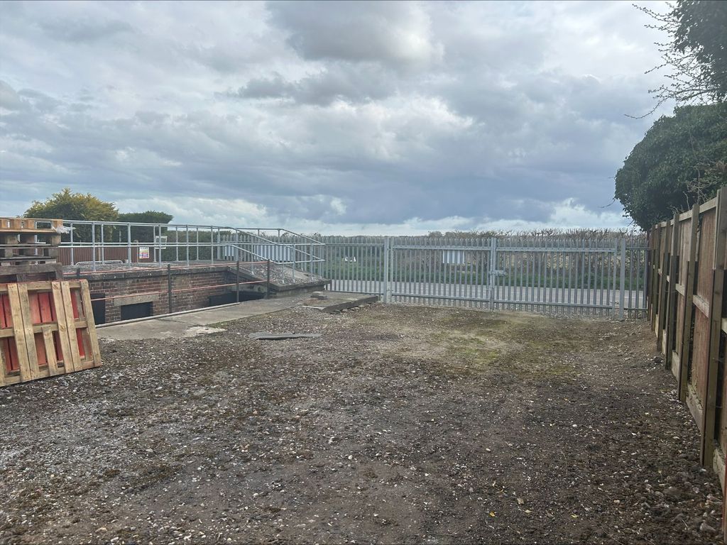 Property photo 2 of 8 Picture No. 01