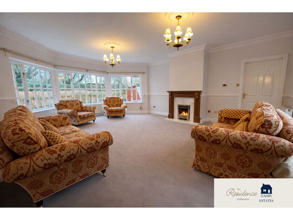 Property photo 2 of 21 Lounge