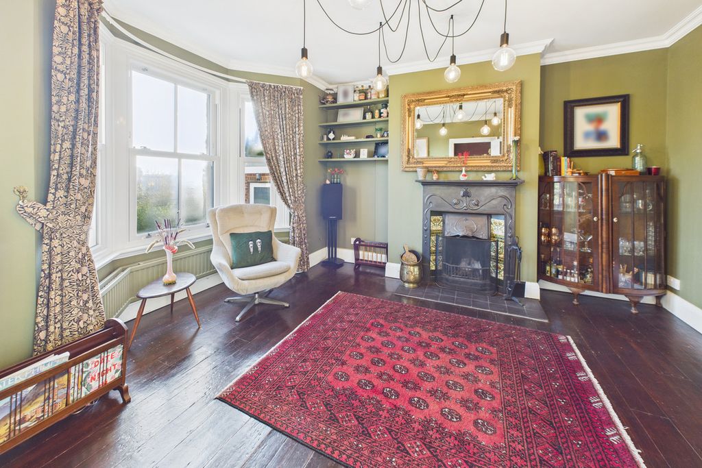 Property photo 3 of 19