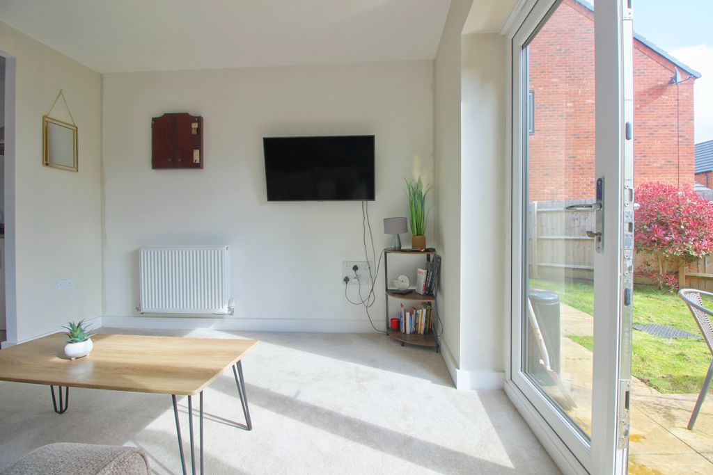 Property photo 3 of 13 Lounge