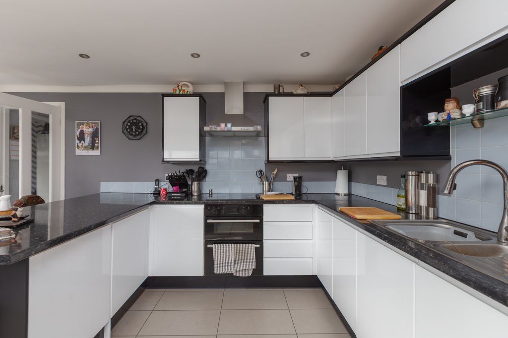 Additional image 9 of 2 bed bungalow for salePrinces Way, Fleetwood FY7