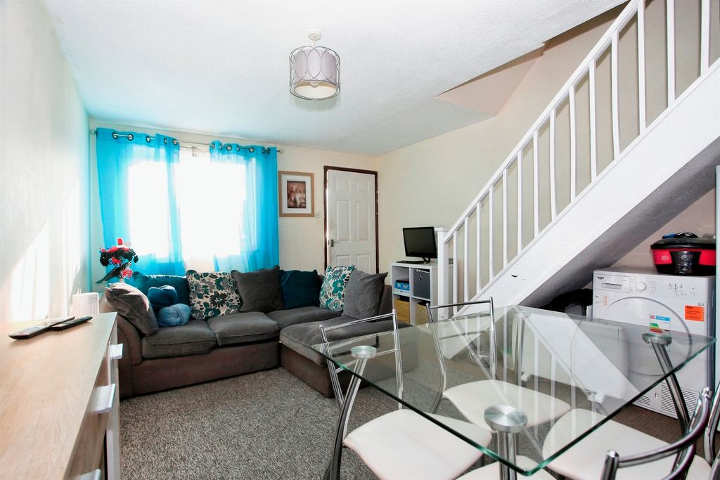 Property photo 2 of 8