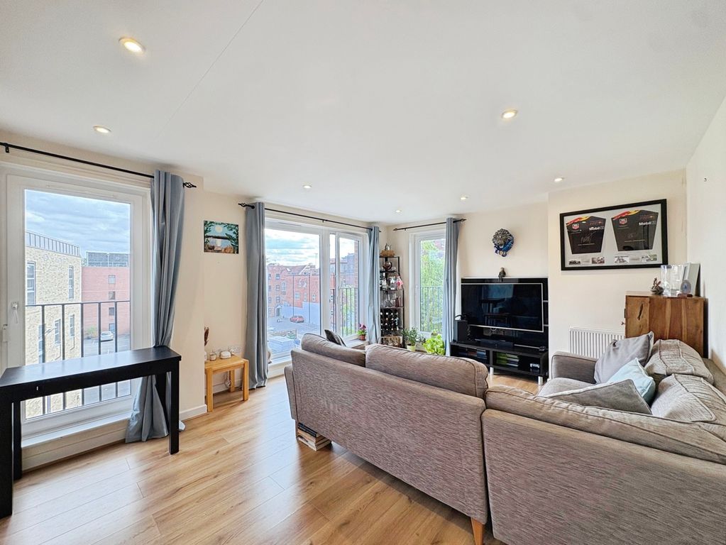 Property photo 2 of 8 Pbox-Img.Jpg