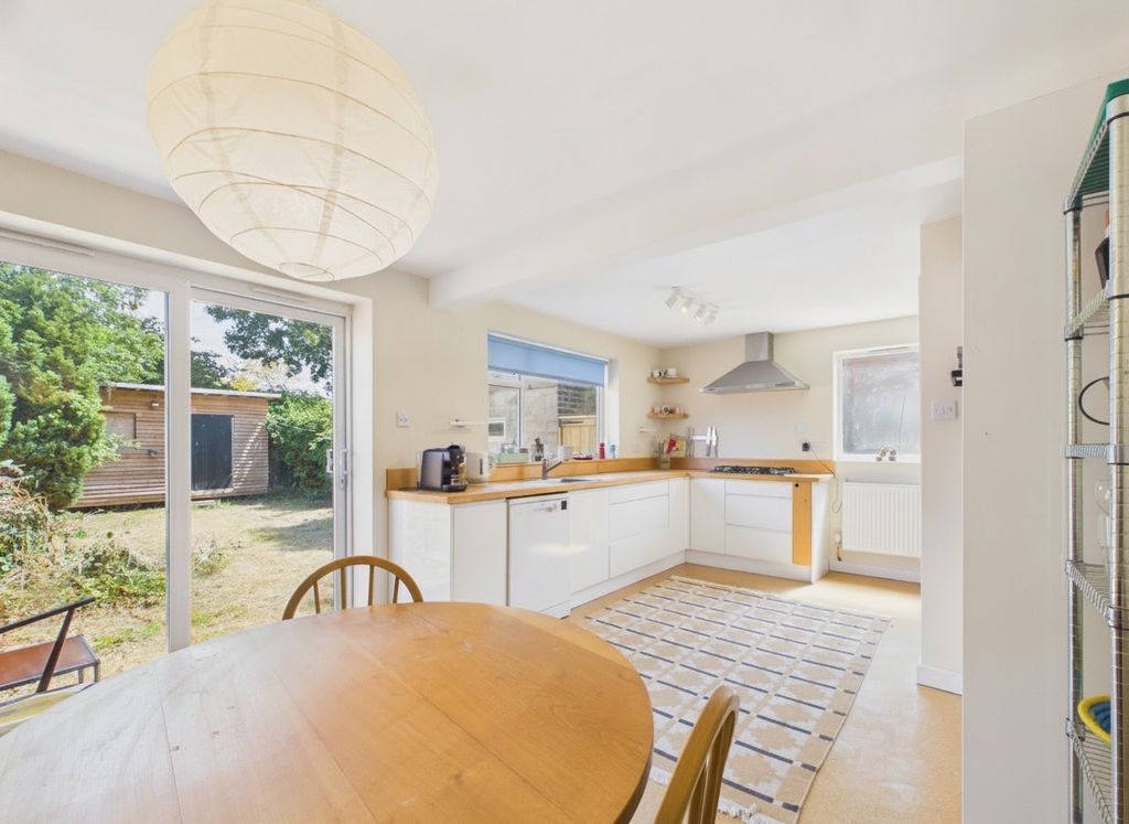 Property photo 2 of 16 4646962
