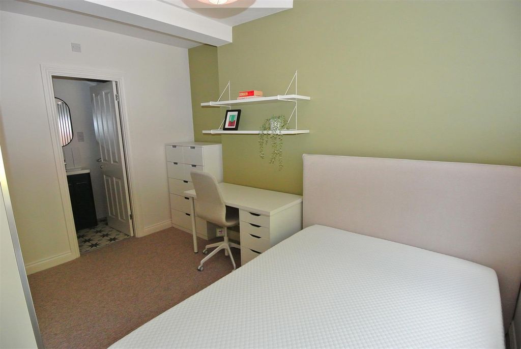 Property photo 3 of 10 22 Lynwood Bedroom 2.Jpg