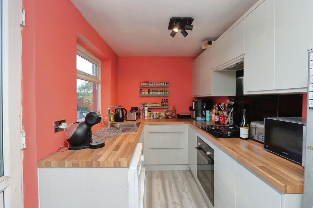 Property photo 2 of 26 Off-Shot Kitchen